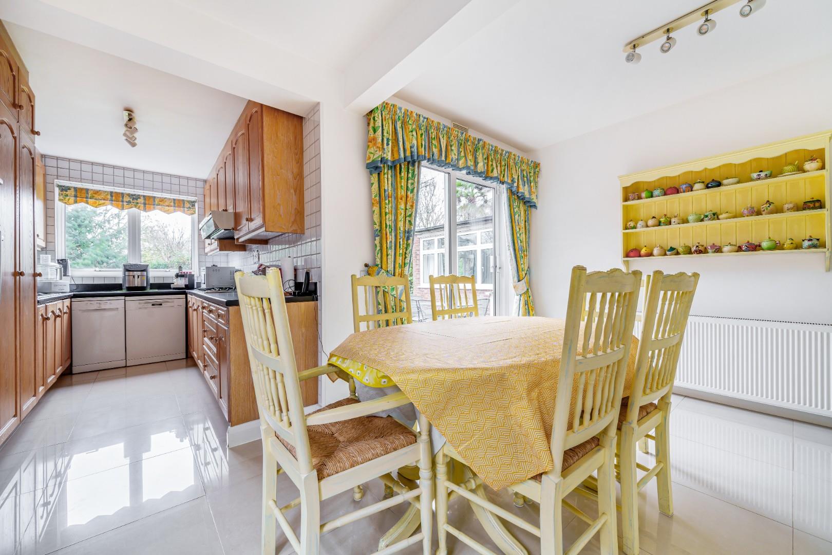 Park Grove, Edgware